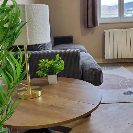 Апартаменты Charmant T2 Spacieux Idealement Situe - 2 Chambres *
