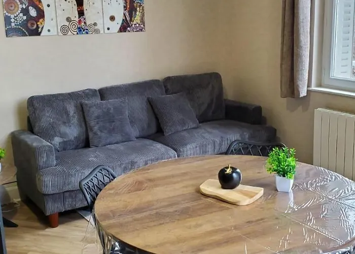 Апартаменты Charmant T2 Spacieux Idealement Situe - 2 Chambres Клермон-Ферран